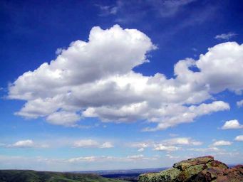 Cumulus_clouds_in_fair_weather.jpg